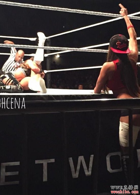 WWE����AJ��RAW�ع飿���&middot;�������鱨��