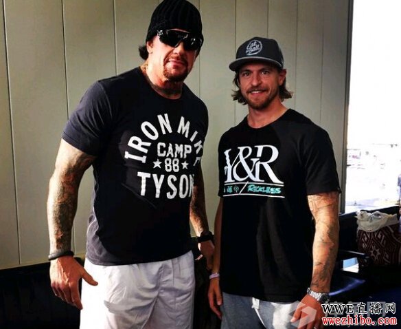 WWE�����߽������ϯ����RAW